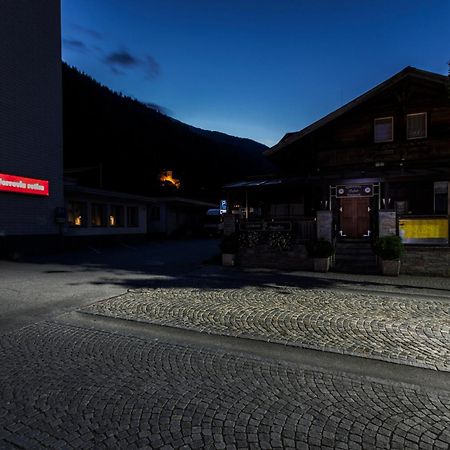 Ristorante Pensione Chalet Stazione Hotell Poschiavo Exteriör bild