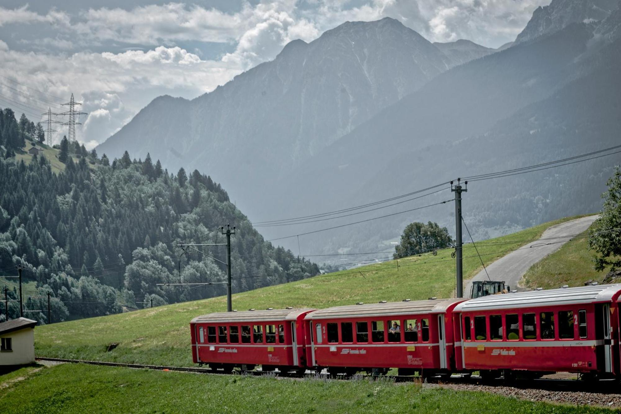 Ristorante Pensione Chalet Stazione Hotell Poschiavo Exteriör bild