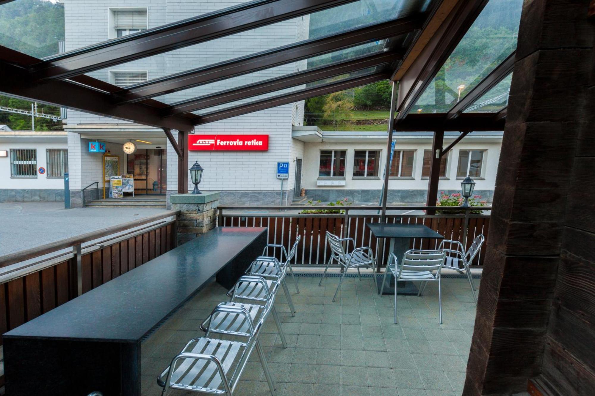 Ristorante Pensione Chalet Stazione Hotell Poschiavo Exteriör bild