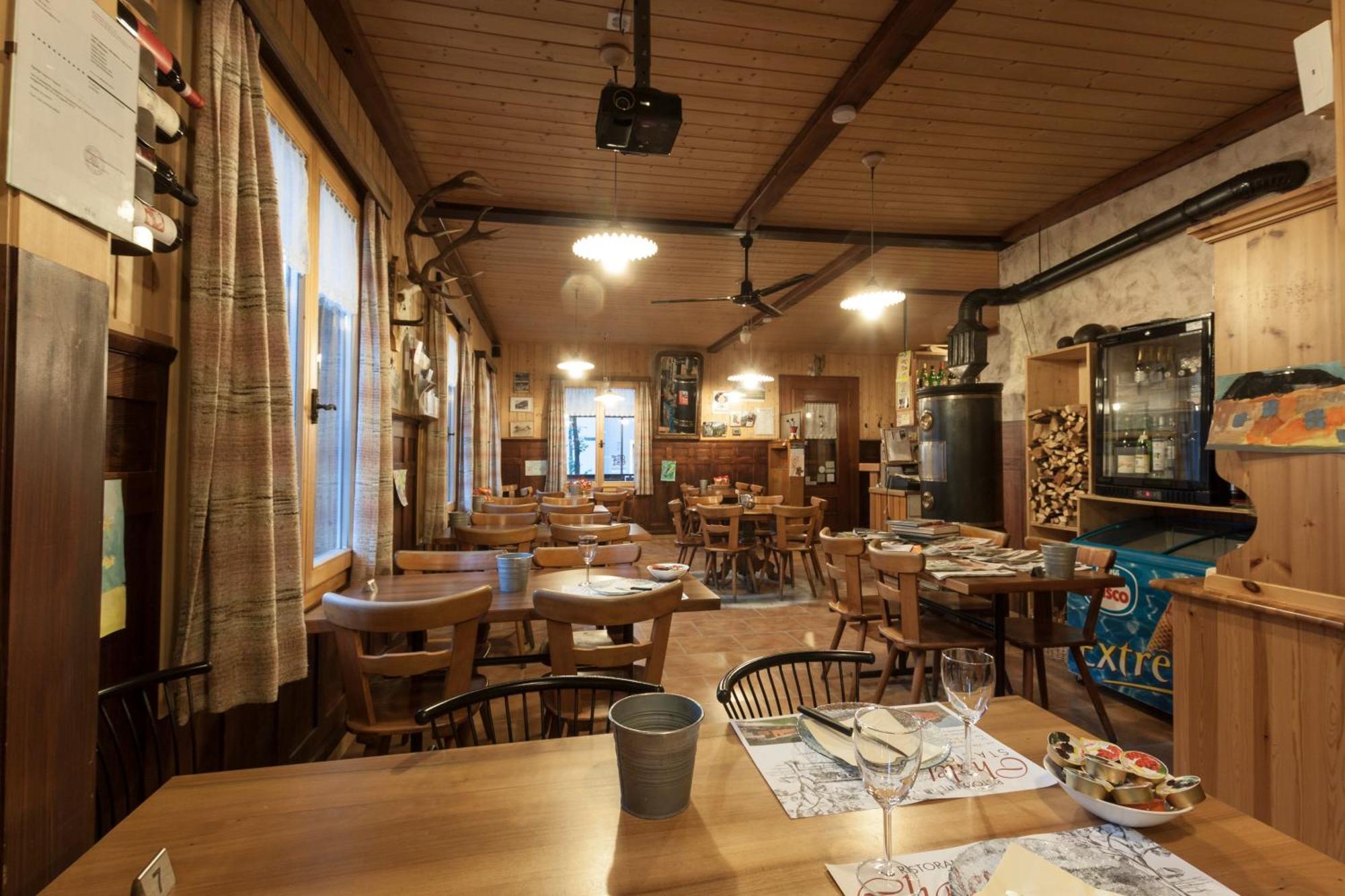 Ristorante Pensione Chalet Stazione Hotell Poschiavo Exteriör bild