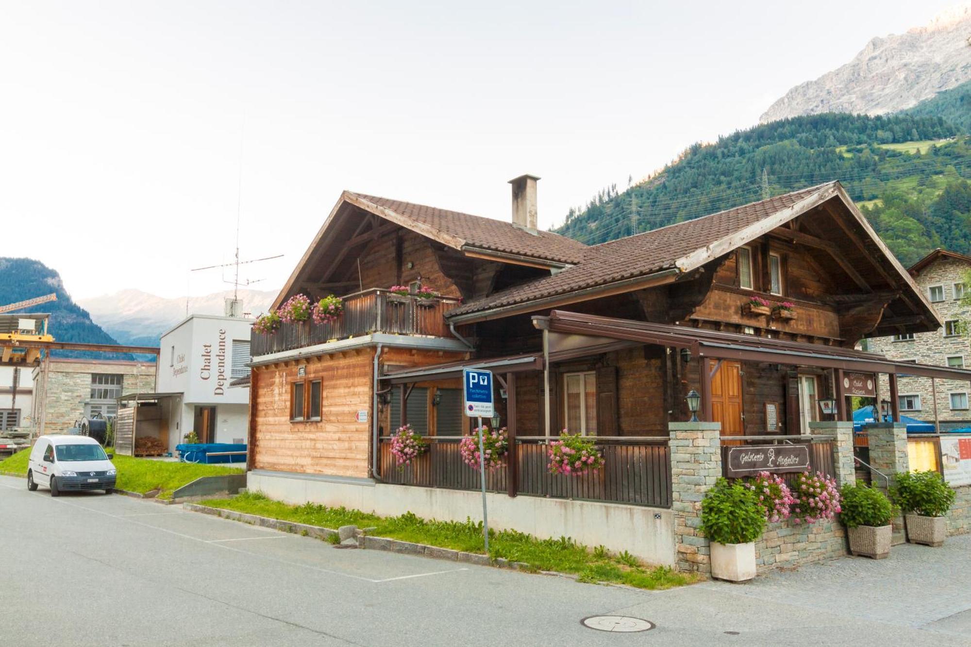 Ristorante Pensione Chalet Stazione Poschiavo Exteriör bild