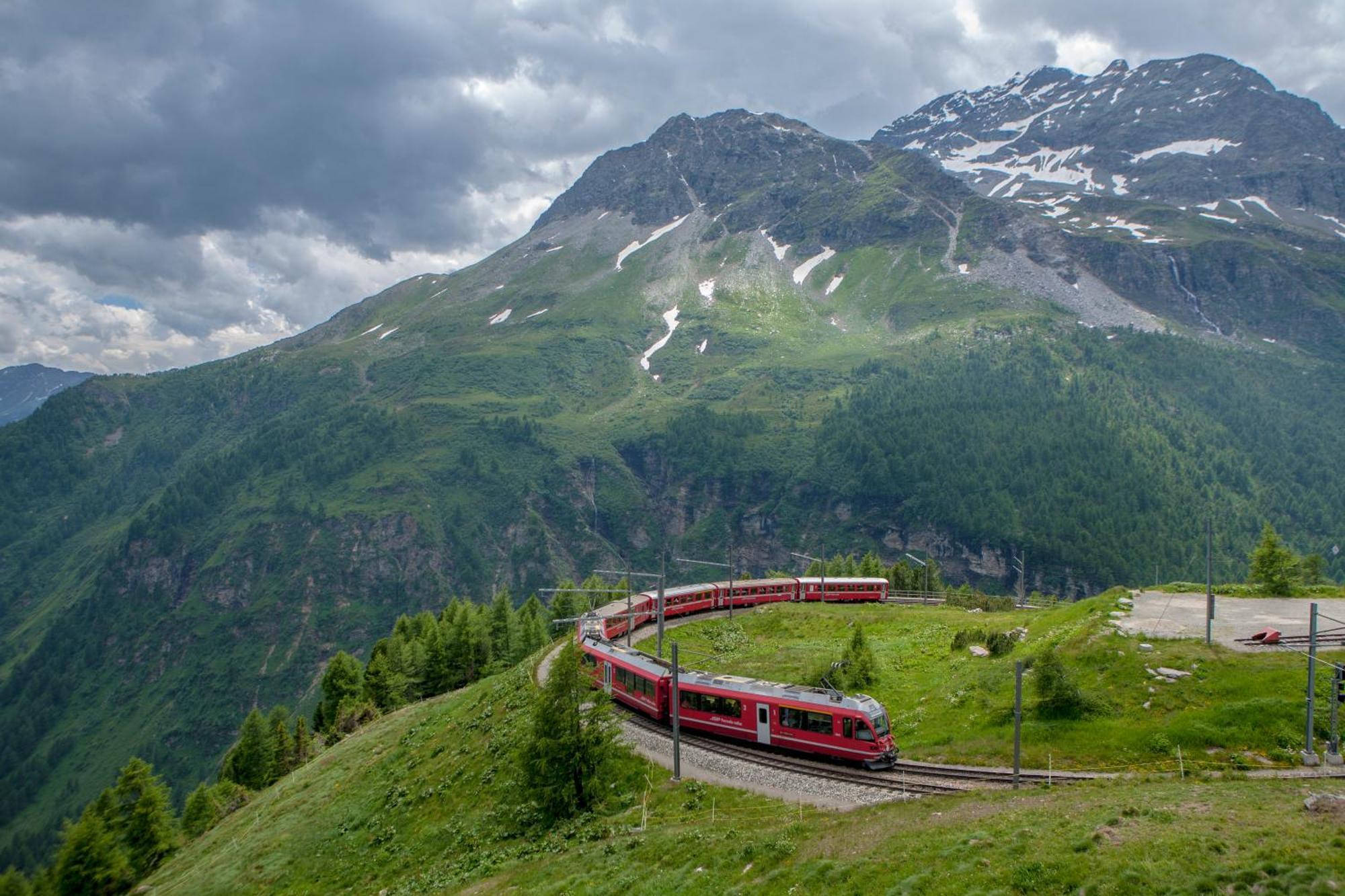 Ristorante Pensione Chalet Stazione Hotell Poschiavo Exteriör bild