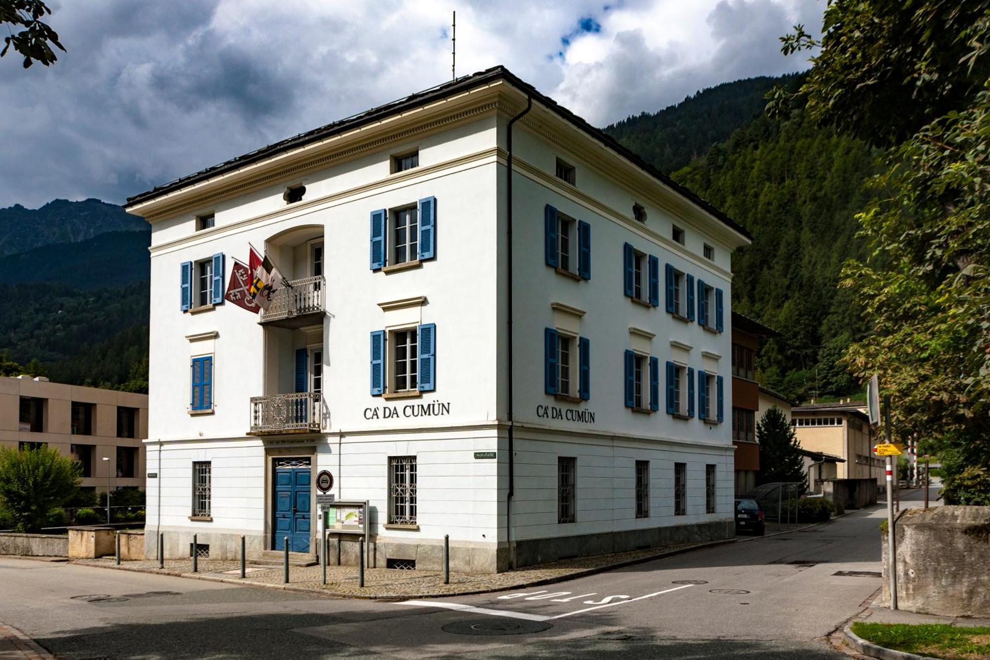 Ristorante Pensione Chalet Stazione Hotell Poschiavo Exteriör bild