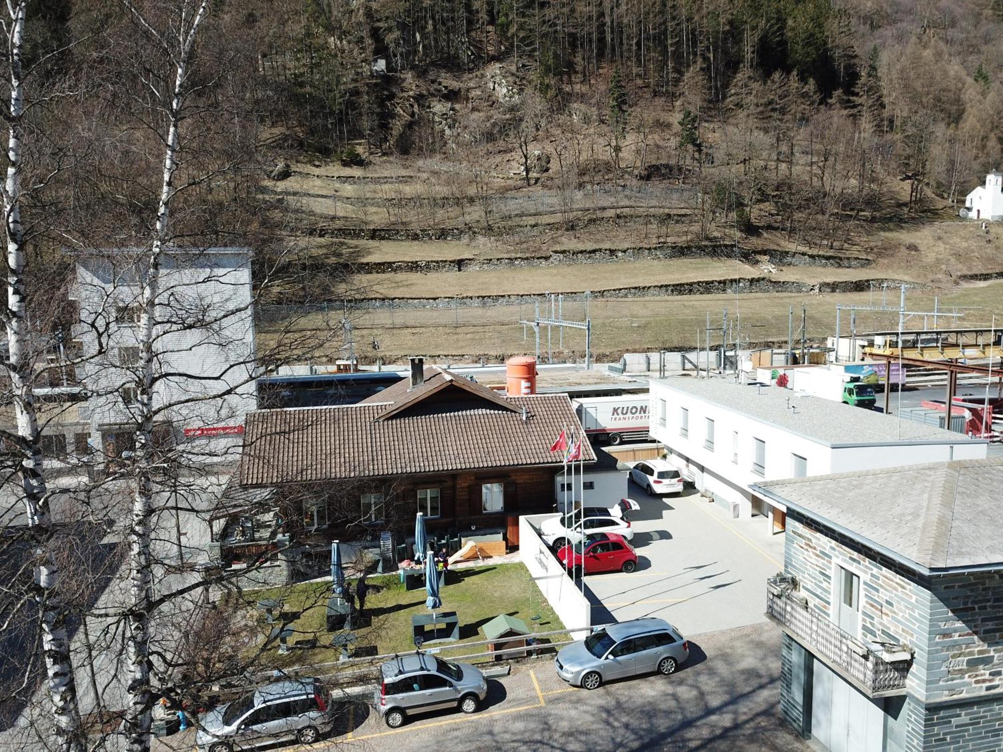 Ristorante Pensione Chalet Stazione Hotell Poschiavo Exteriör bild