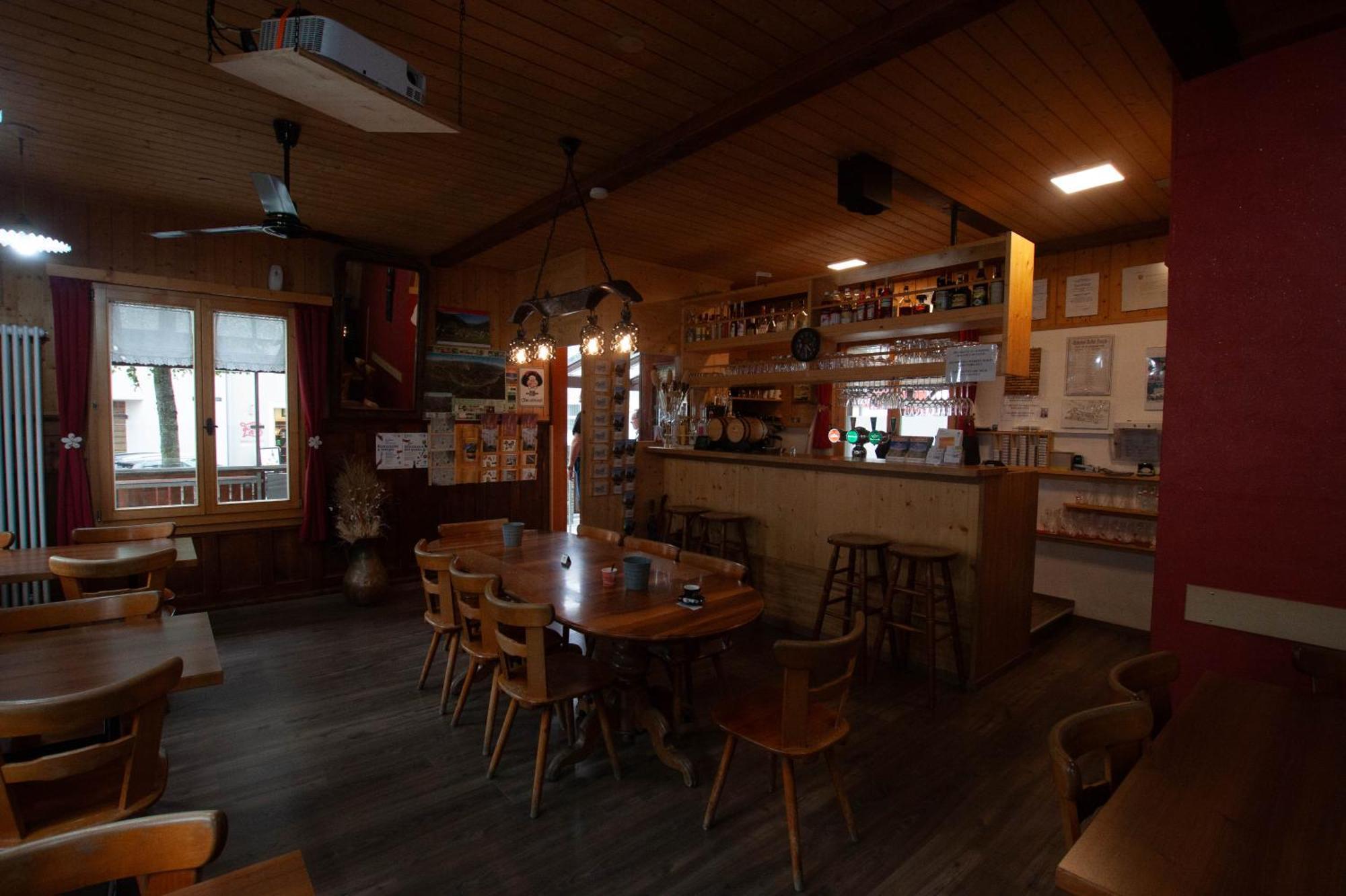 Ristorante Pensione Chalet Stazione Poschiavo Exteriör bild