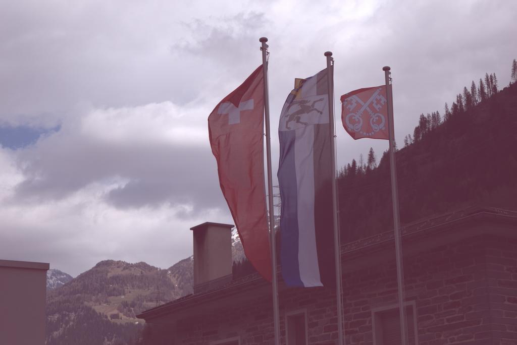 Ristorante Pensione Chalet Stazione Hotell Poschiavo Exteriör bild