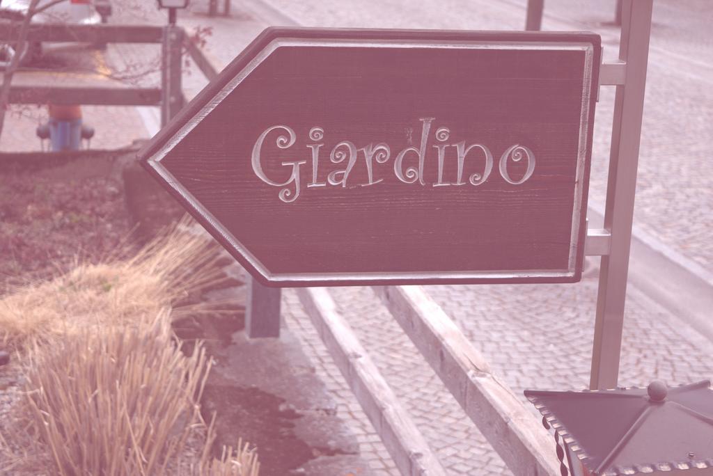 Ristorante Pensione Chalet Stazione Poschiavo Exteriör bild