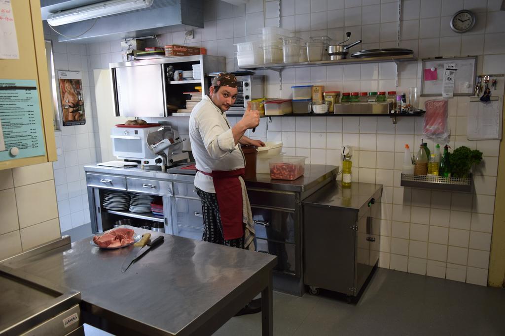 Ristorante Pensione Chalet Stazione Hotell Poschiavo Exteriör bild